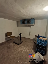 Dom z zabudowaniami - PoŁęcko